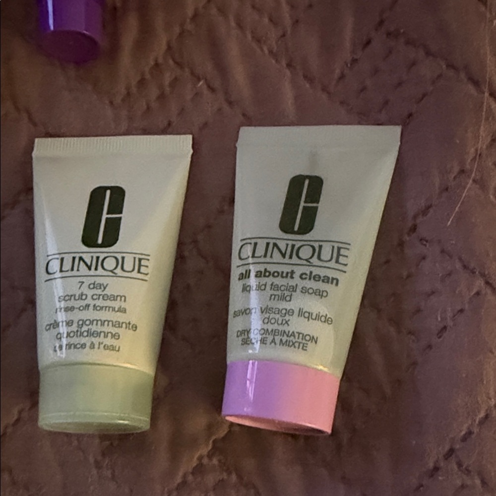 Clinique Makeup travel kit BAG INCLUDED BUT InN GREEN NOT PINK - Picture 3 of 5